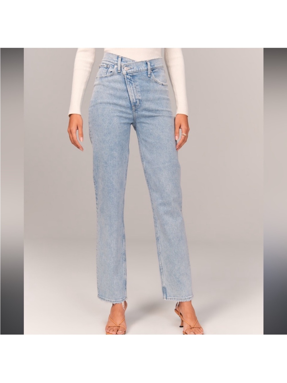 Abercrombie & Fitch The 90’s Straight Ultra High Rise Crossover Jeans
